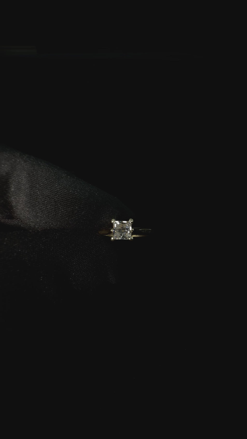 Princess cut Diamond ring