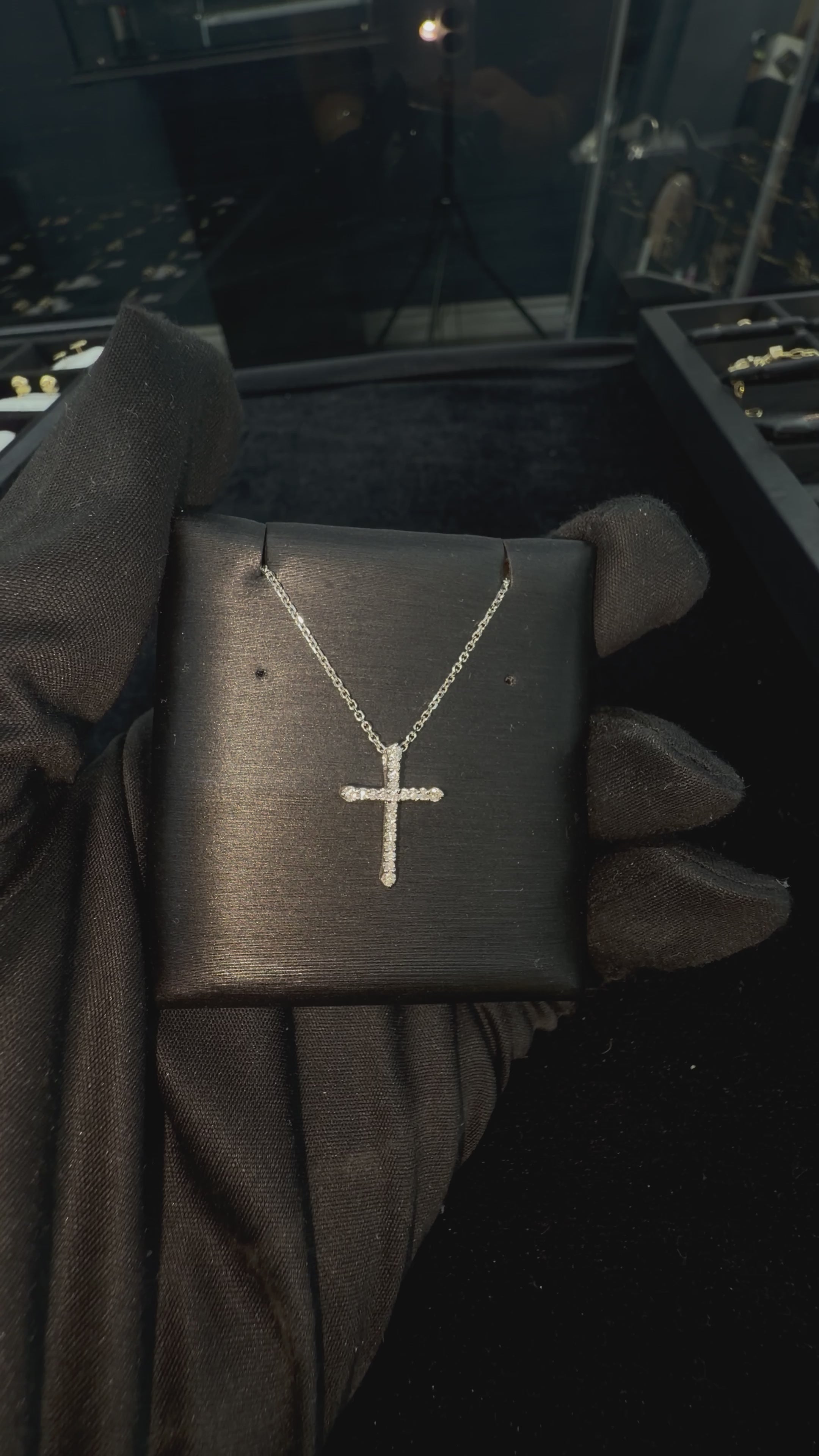 Cross pendant with chain